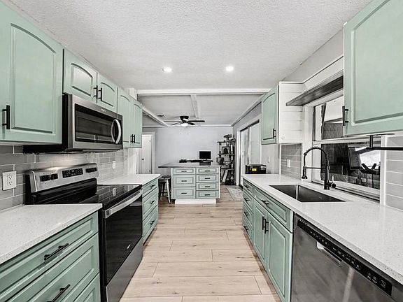3rd image of 1810 Driftwood Cir S