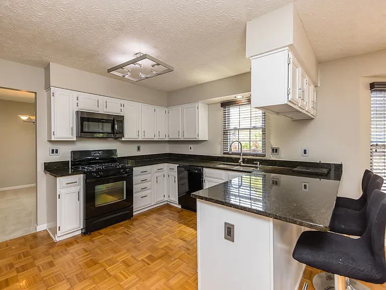 6085 Tara Hill Dr — Photo 12
