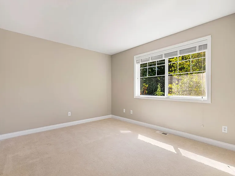 24923 NE 3rd Pl — Photo 17