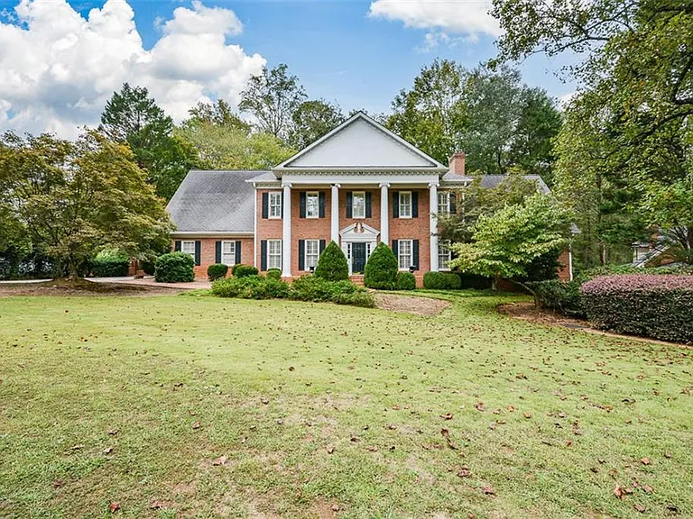 1640 Lazy River Ln — Photo 1