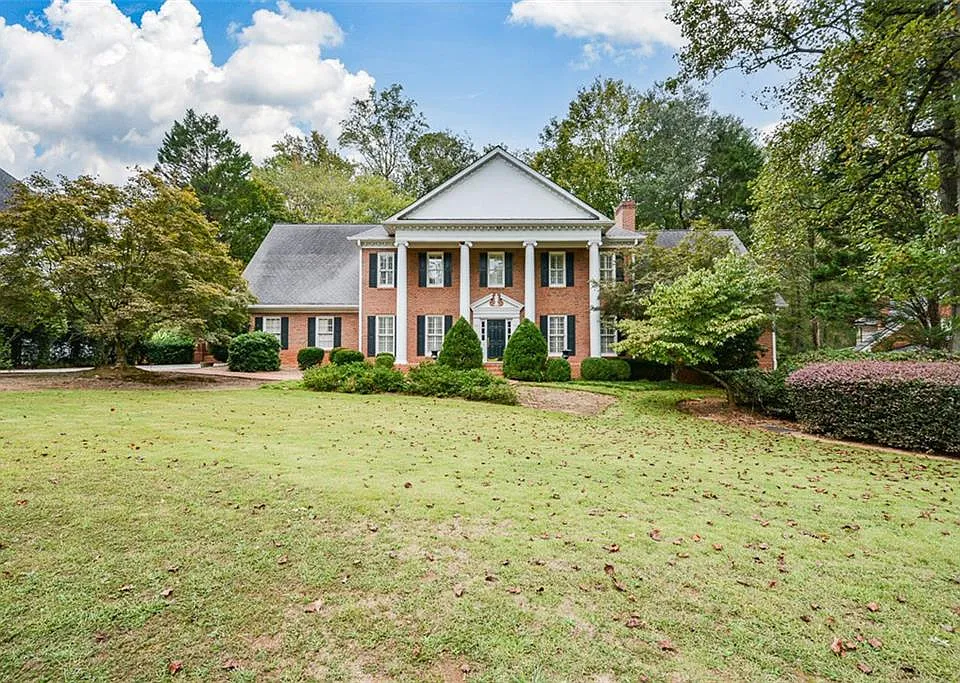 1640 Lazy River Ln