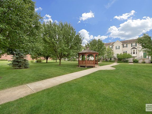 Gazebo in Courtyard to Sit and Relax a Bit!