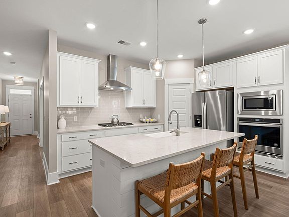 4th image of 219 Lucca Dr