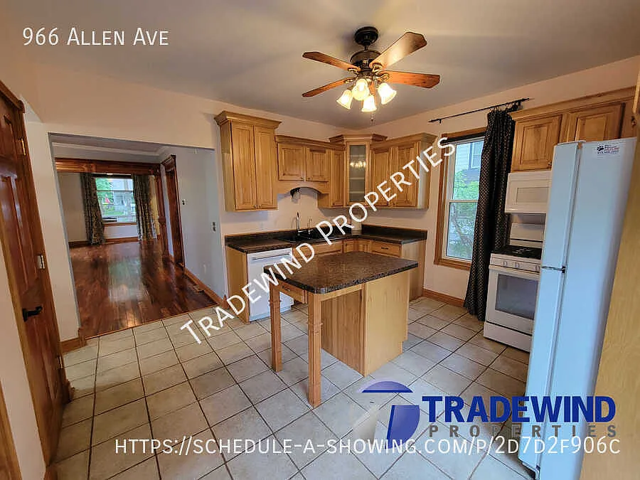 Beautiful 2 Bed 1 Bath Single Family Home — Photo 3