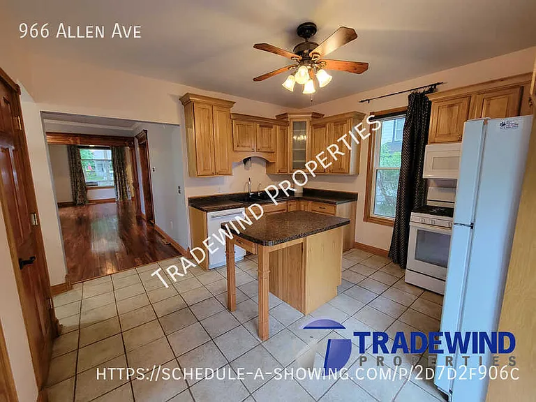 966 Allen Ave — Photo 3