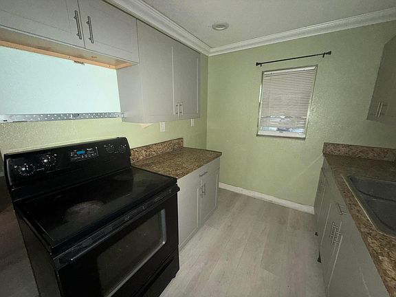 3rd image of 2121 NW 26TH Avenue