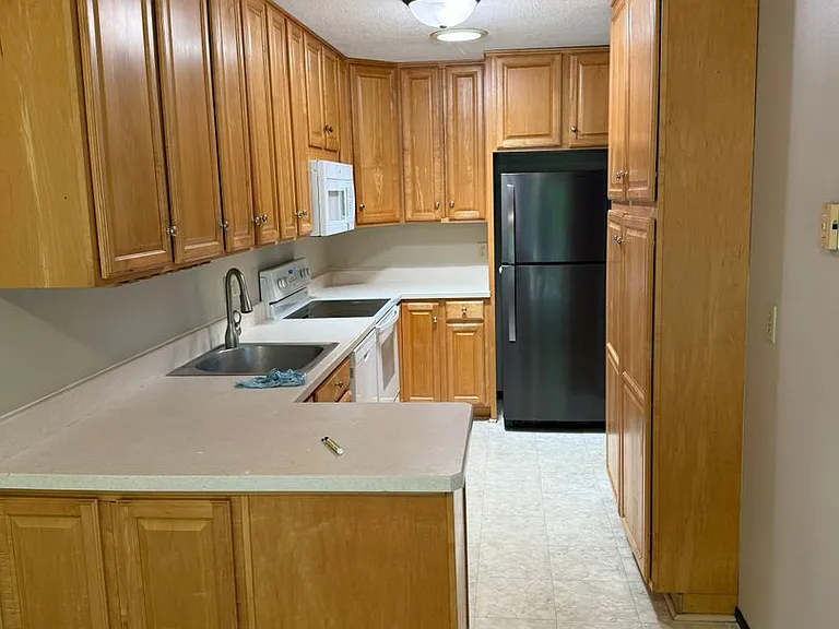 8201 W Park Hills Dr — Photo 2