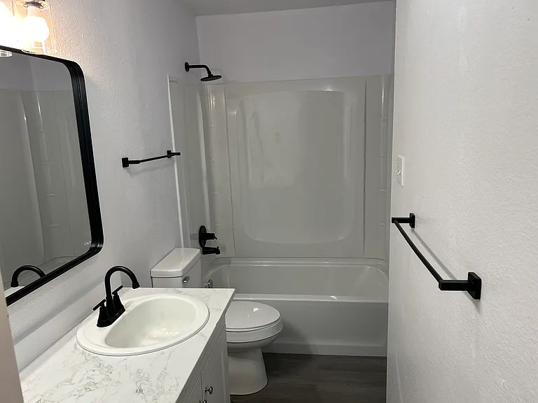 1855 Girard Blvd NE — Photo 6