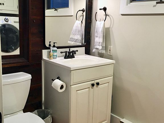 Powder Room/Laurndry
