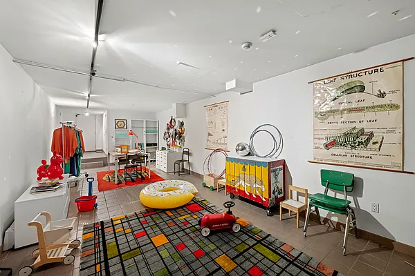 Sold by Compass | media 18