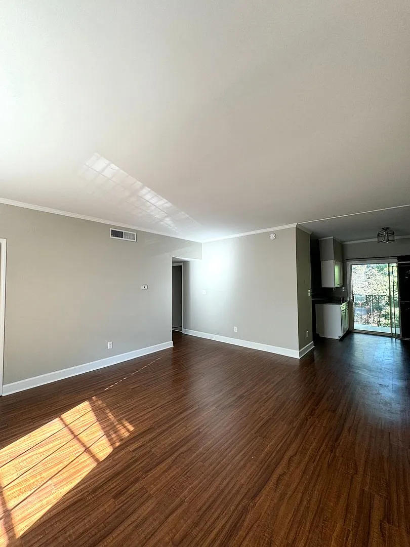 Adorable Two Bedroom in South Park! — Photo 4