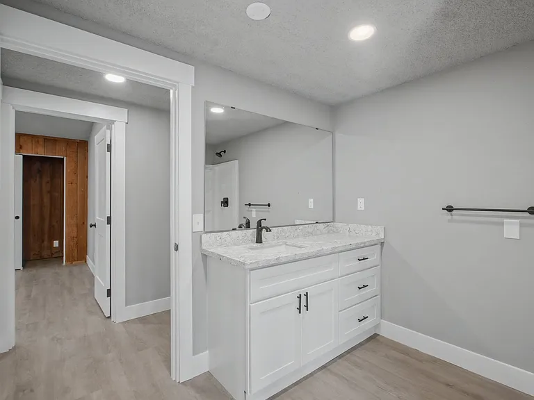 322 S Birch St — Photo 38