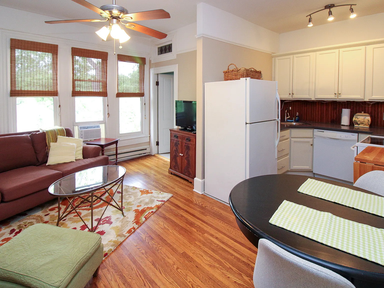 2 bed, $1,600 — Photo 2
