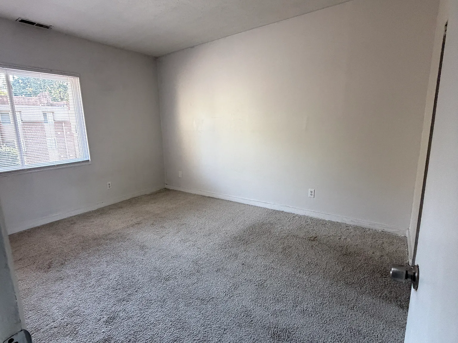 3 bed, 1.5 bath, 1055 sqft, $1,850 — Photo 4