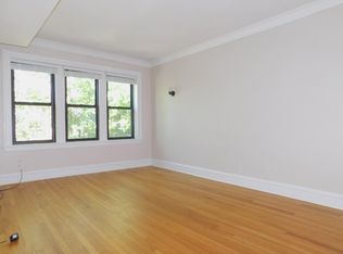 718 Reba Pl #2F, Evanston, IL 60202