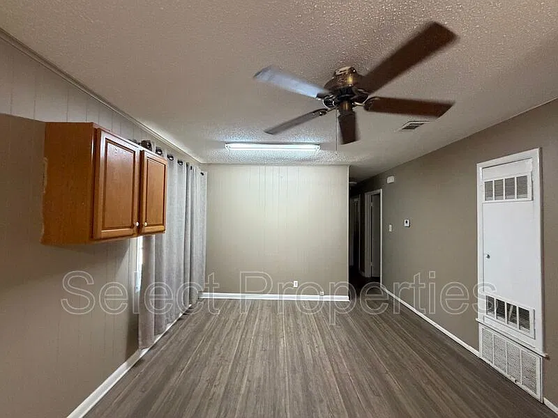 3 bed, 1.0 bath, 1200 sqft, $1,000 — Photo 4