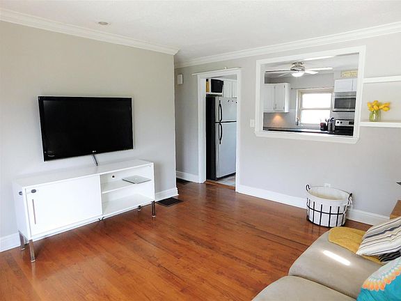 5th image of 2196 Faywood Ave