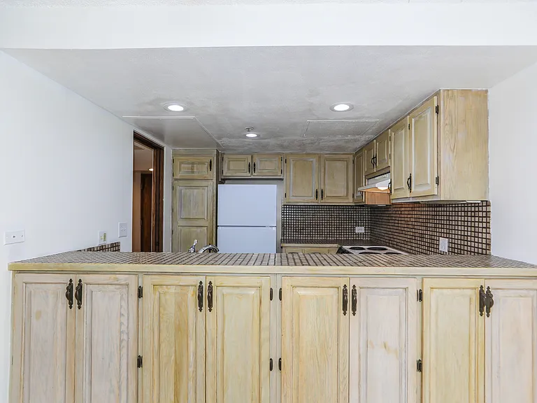 555 Hahaione St #B100 — Photo 11