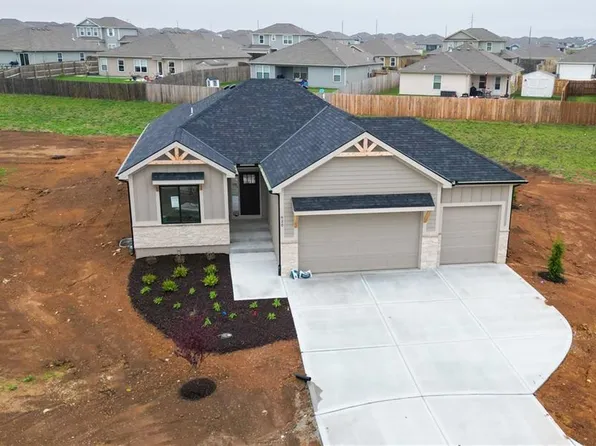 620 Jensen Ct, Blue Springs, MO 64014