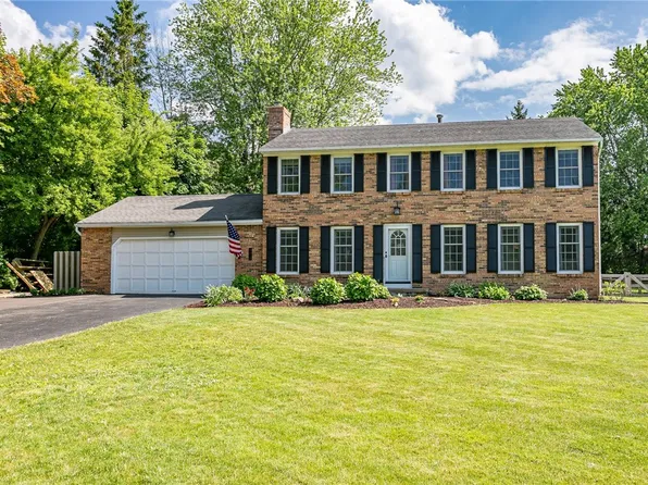 1629 Bridgeboro Dr, Webster, NY 14580