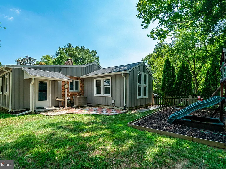 8015 New Market Rd — Photo 40