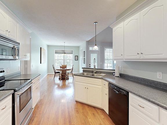 5th image of 269 Archdale Dr
