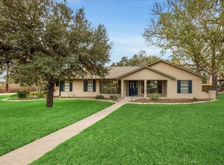209 E Hacienda St, Bellville, TX 77418