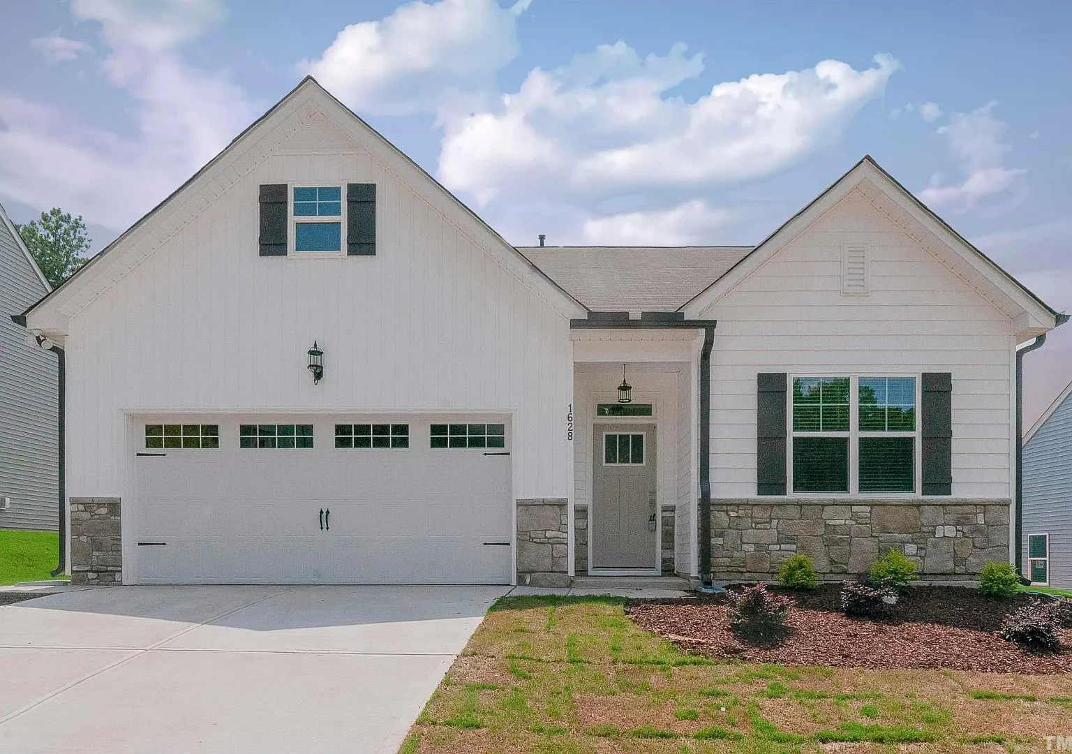 4 bed, 2.5 bath, 2455 sqft, $2,250 — Photo 1