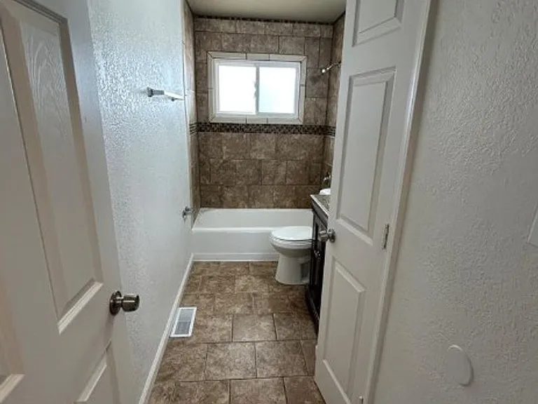 20 Leonard Dr — Photo 8