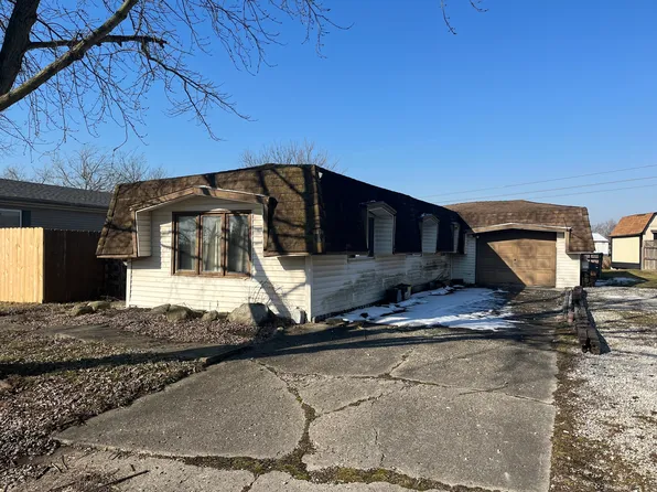 4 Fountain Lake Dr, Greenfield, IN 46140