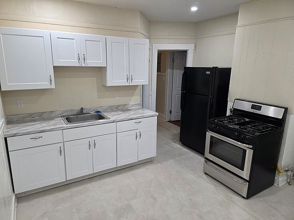 2nd image of 64 Topliff St Floor 3