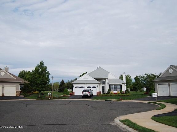 2nd image of 5 Fontainebleau Ct