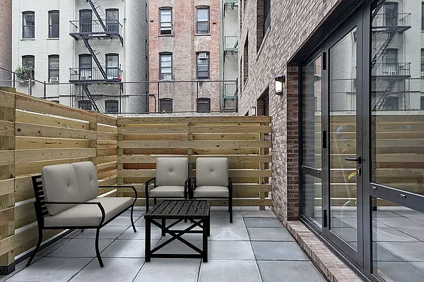 Rented by REZI | media 10