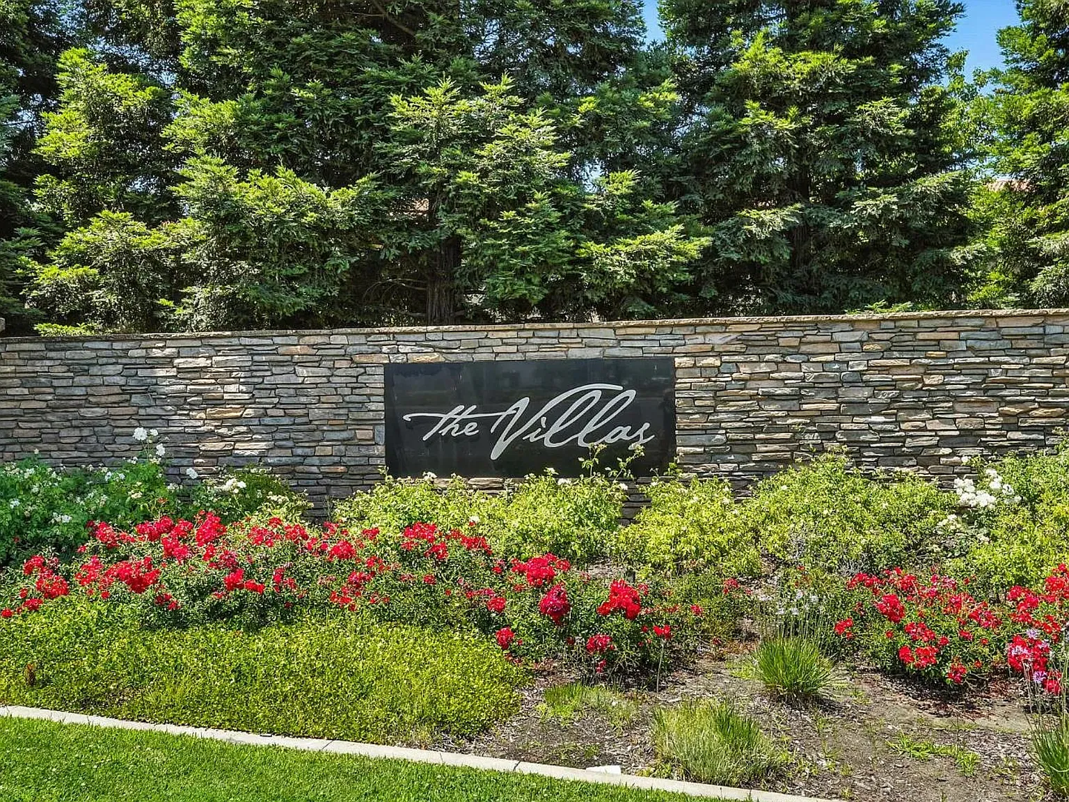 3 bed, 1261 sqft, $2,450 — Photo 1