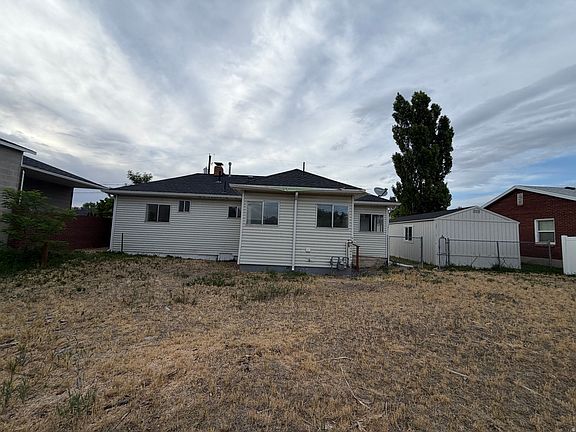 3rd image of 44 E 400th St N