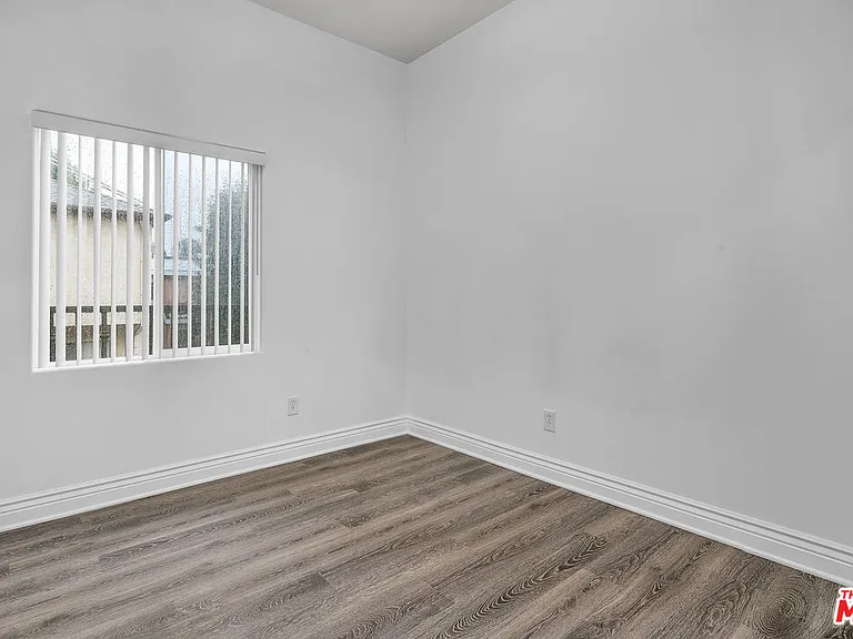 7338 Balboa Blvd #6 — Photo 15