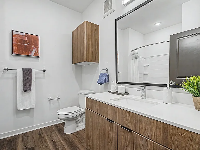 The Logan Luxury Apartments — Photo 27