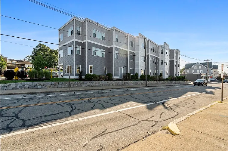 135 Waterman Ave #11 — Photo 1