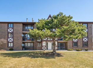 10531 S Roberts Rd APT 2C, Palos Hills, IL 60465