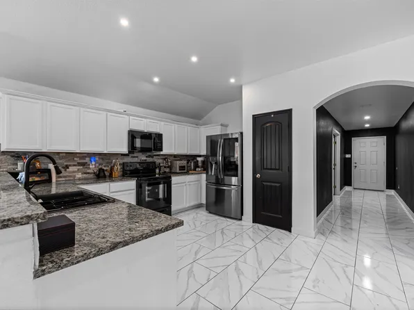 1612 Ambercrest Dr, Lancaster, TX 75146