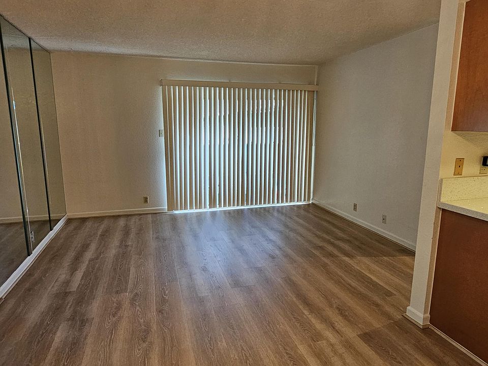Large living area with balcony. Mirrored wall provides an even more spacious feeling.
