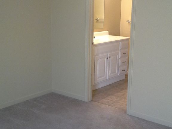 3rd image of 208-210 Woodview Dr