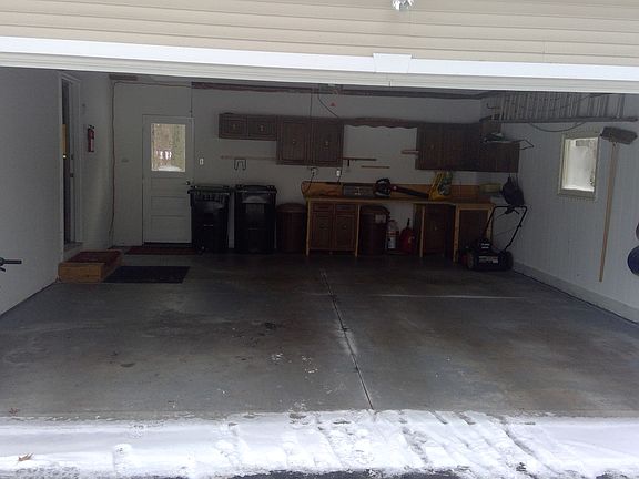 3rd image of 36 Glen Acre Dr