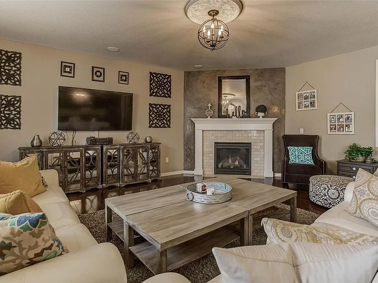 4834 S Riviera St — Photo 15