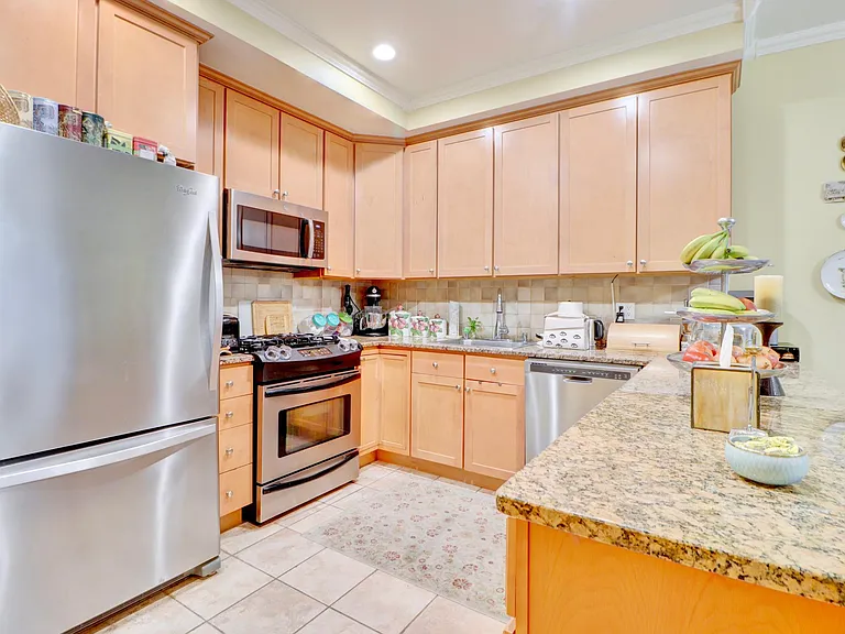 607 Onderdonk Ave #2 — Photo 6