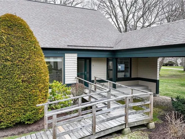 5 Brandywine Ln, Narragansett, RI 02882