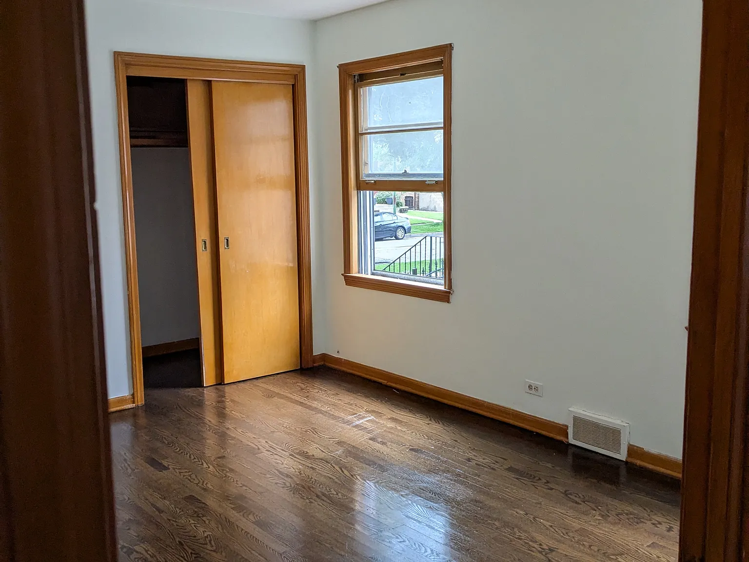 3 bed, 1100 sqft, $1,950 — Photo 3