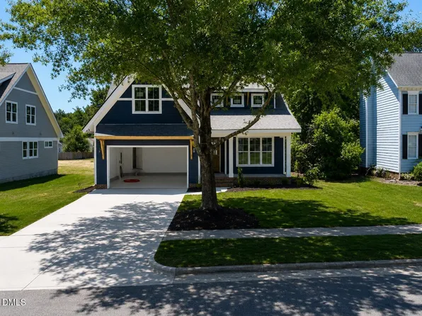 318 Powhatan Dr, Fuquay Varina, NC 27526