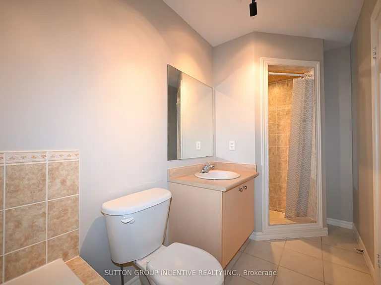 28 Silvercreek Cres #UPPER — Photo 14