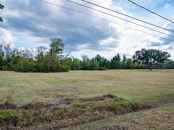 3rd image of 415 Central Lafourche Dr
